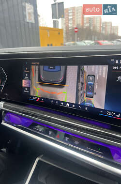 Седан BMW i7 2022 в 
