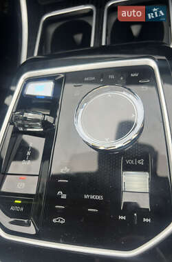 Седан BMW i7 2022 в 