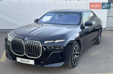 Седан BMW i7 2023 в Полтаве