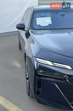 Седан BMW i7 2023 в Полтаве