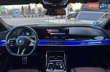 Седан BMW i7 2023 в Полтаве