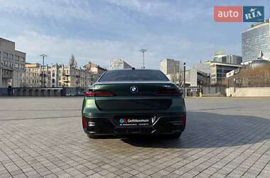 Седан BMW i7 2023 в Киеве