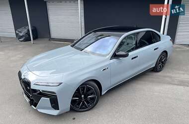 Седан BMW i7 2023 в 