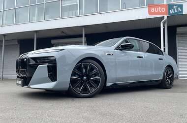 Седан BMW i7 2023 в 