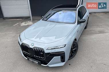 Седан BMW i7 2023 в 