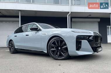 Седан BMW i7 2023 в 