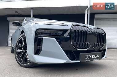 Седан BMW i7 2023 в 