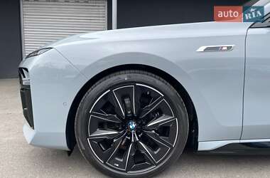 Седан BMW i7 2023 в 