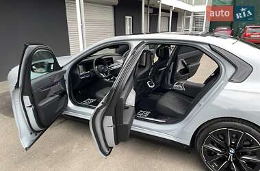 Седан BMW i7 2023 в 