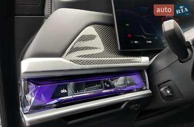 Седан BMW i7 2023 в 