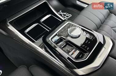 Седан BMW i7 2023 в 