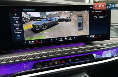 Седан BMW i7 2023 в 