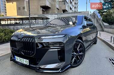 Седан BMW i7 2022 в Києві