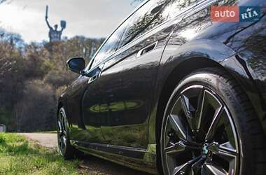 Седан BMW i7 2022 в 