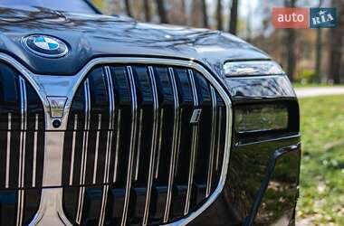 Седан BMW i7 2022 в 