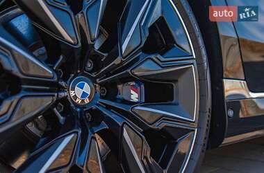 Седан BMW i7 2022 в 