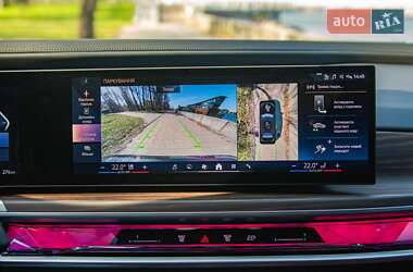 Седан BMW i7 2022 в 