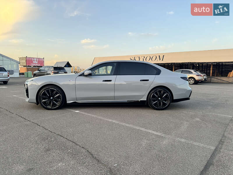 BMW i7 2023