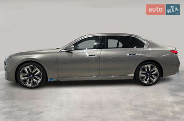 Седан BMW i7 2022 в 