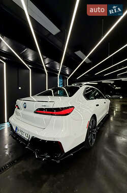 Седан BMW i7 2023 в 