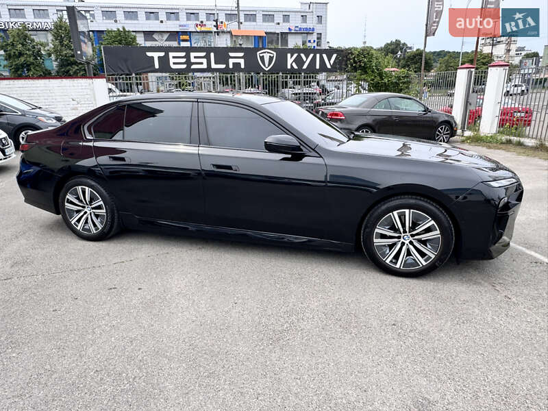 Седан BMW i7 2023 в Києві