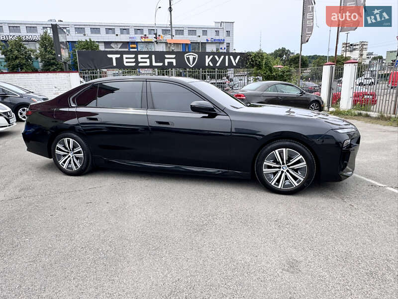 Седан BMW i7 2023 в Києві