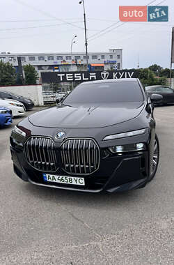 Седан BMW i7 2023 в Києві