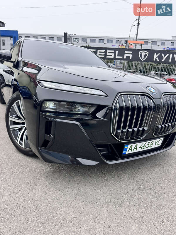 Седан BMW i7 2023 в Києві