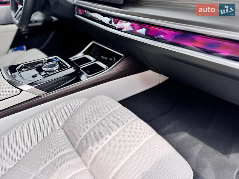 Седан BMW i7 2023 в Києві