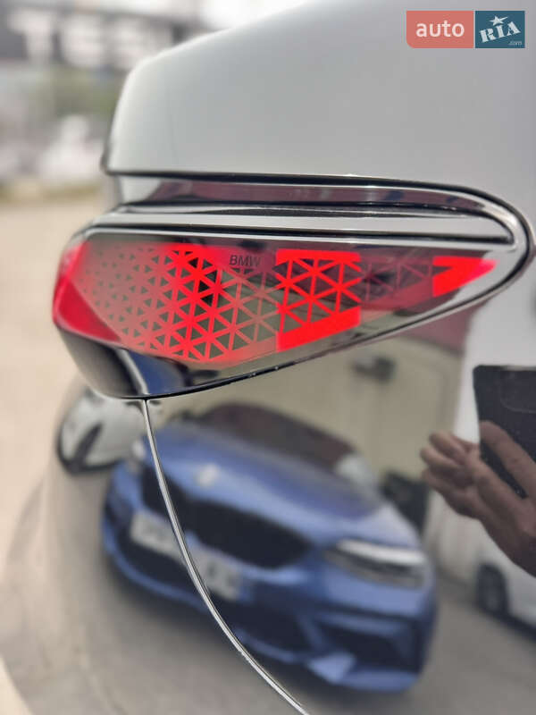 Седан BMW i7 2023 в Києві