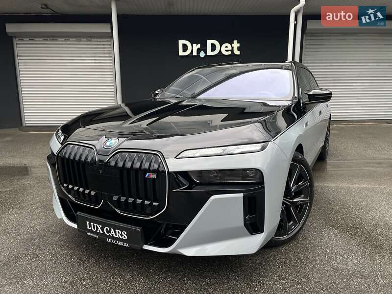Седан BMW i7 2023 в Киеве