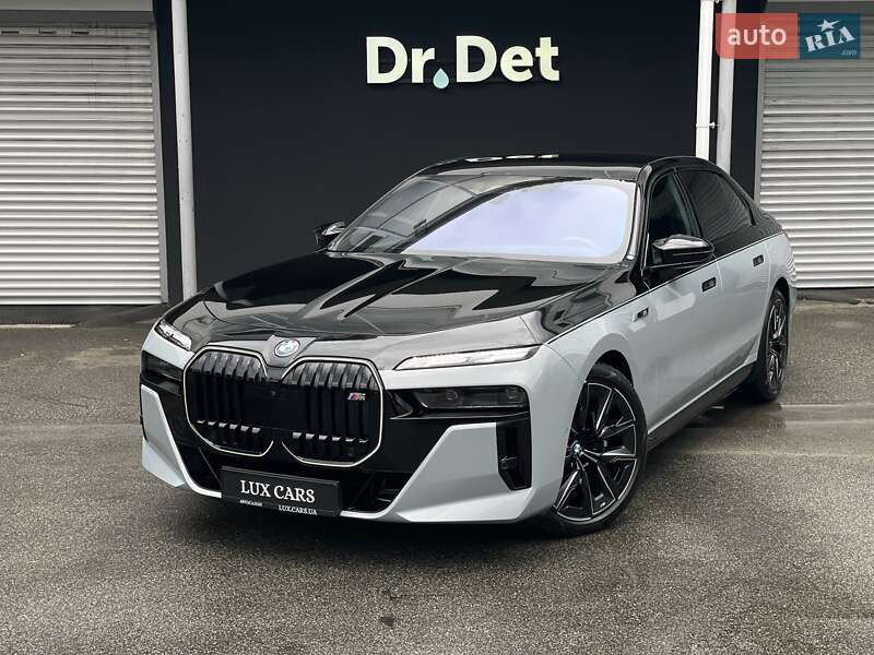Седан BMW i7 2023 в Киеве