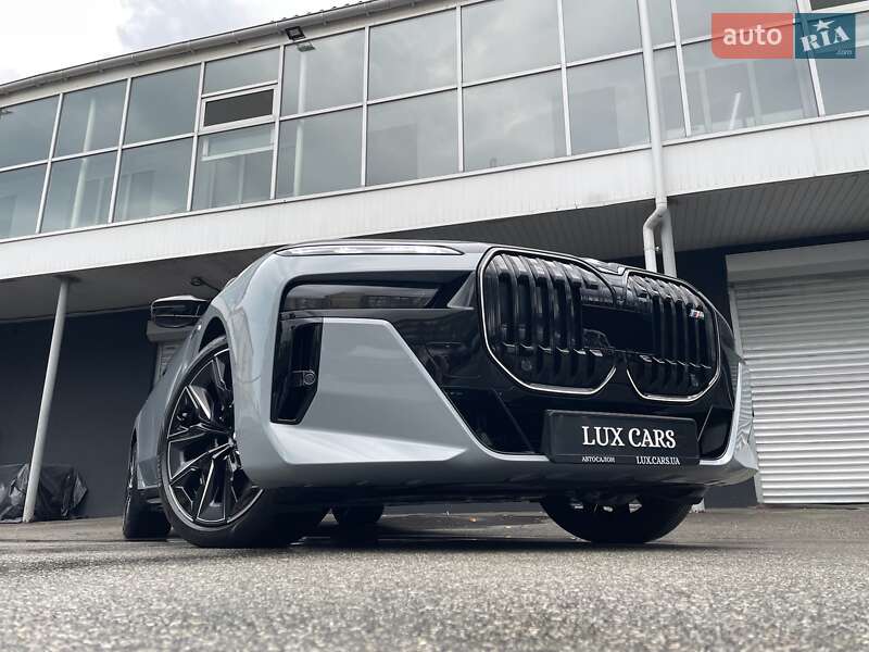 Седан BMW i7 2023 в Киеве