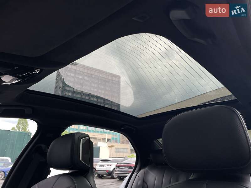 Седан BMW i7 2023 в Киеве