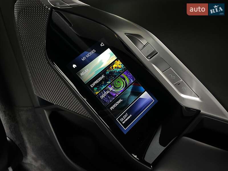 Седан BMW i7 2023 в Киеве