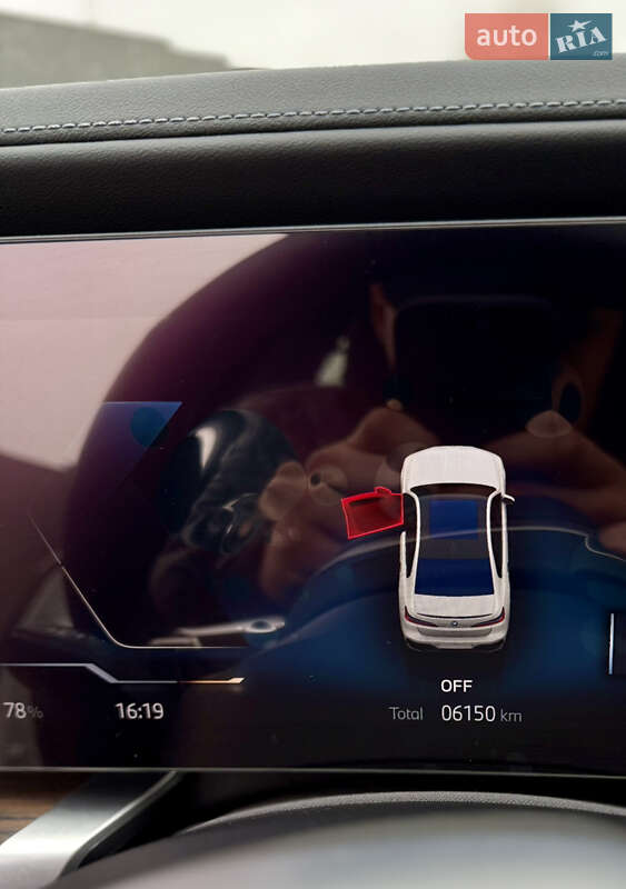 Седан BMW i7 2024 в Киеве