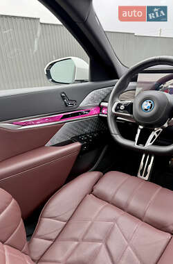 Седан BMW i7 2024 в Киеве