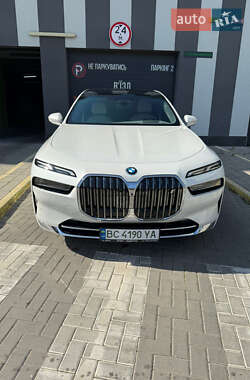 Седан BMW i7 2023 в Львове