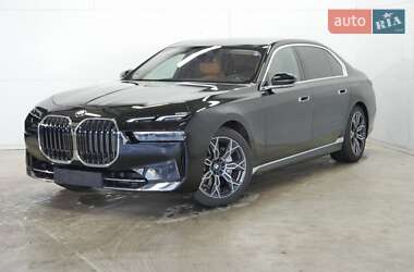 Седан BMW i7 2023 в Киеве