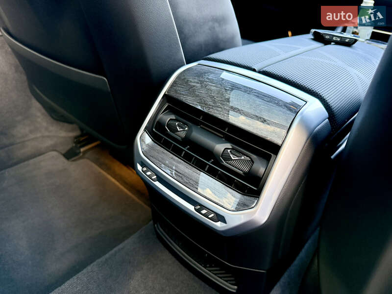 Седан BMW i7 2024 в Кривому Розі фото 20 Седан BMW i7 2024 в Кривому Розі