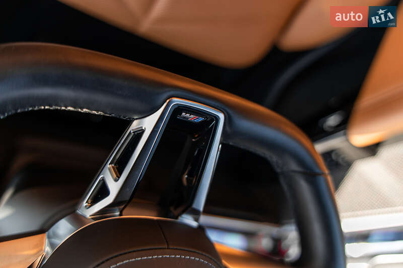 Седан BMW i7 2024 в Львове
