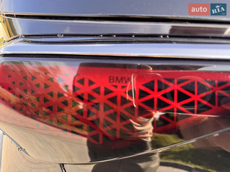 Седан BMW i7 2023 в Львове