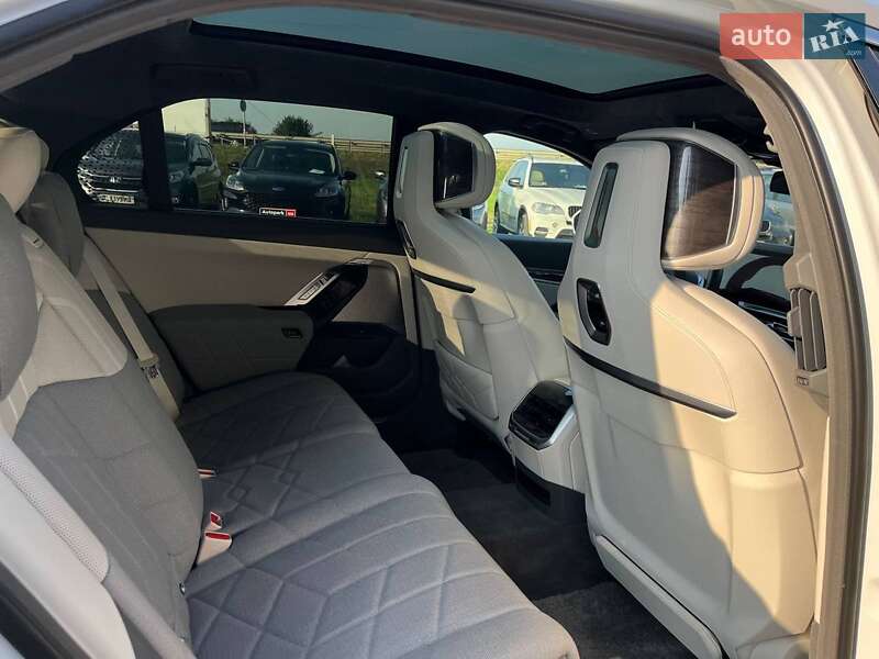 Седан BMW i7 2023 в Львове фото 29 Седан BMW i7 2023 в Львове