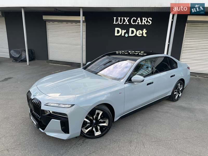 Седан BMW i7 2023 в Киеве