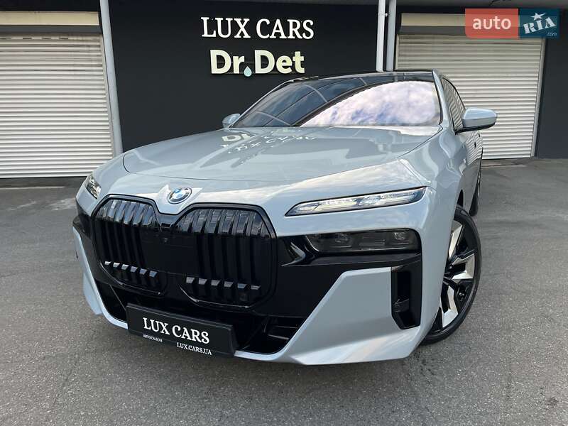 Седан BMW i7 2023 в Киеве