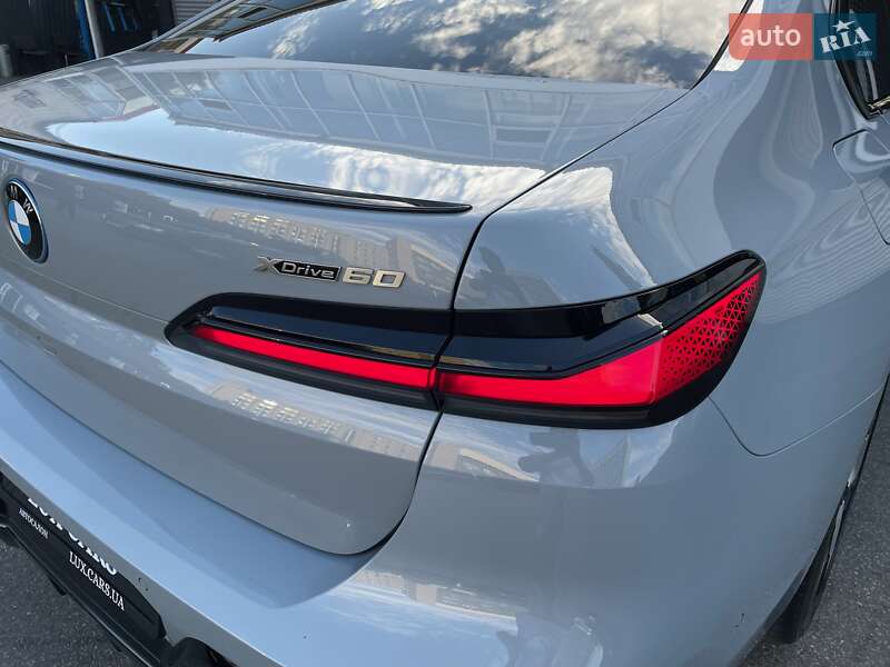 Седан BMW i7 2023 в Киеве