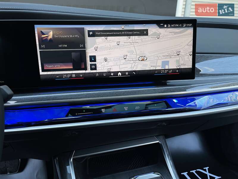 Седан BMW i7 2023 в Киеве