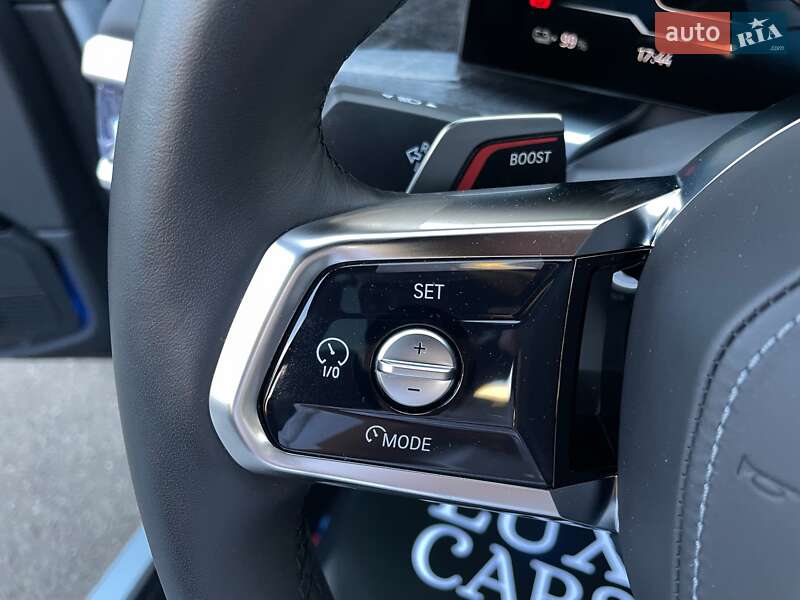 Седан BMW i7 2023 в Киеве