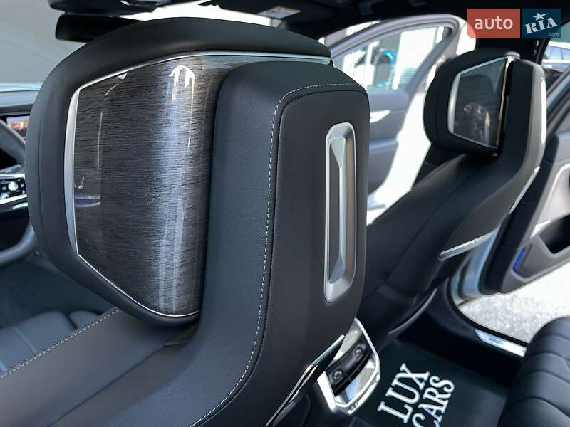 Седан BMW i7 2023 в Киеве