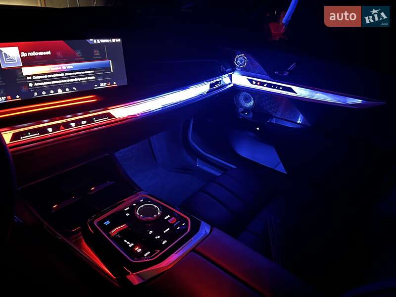 Седан BMW i7 2024 в Ровно